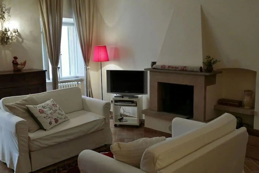 Bina'S Apartment Volterra 0*,